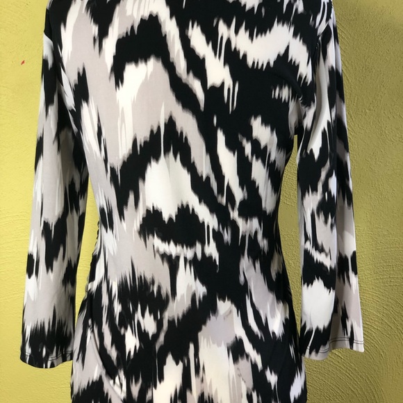 New Woman’s Jennifer Lopez V Necked Top! NWOT!! - Picture 10 of 11